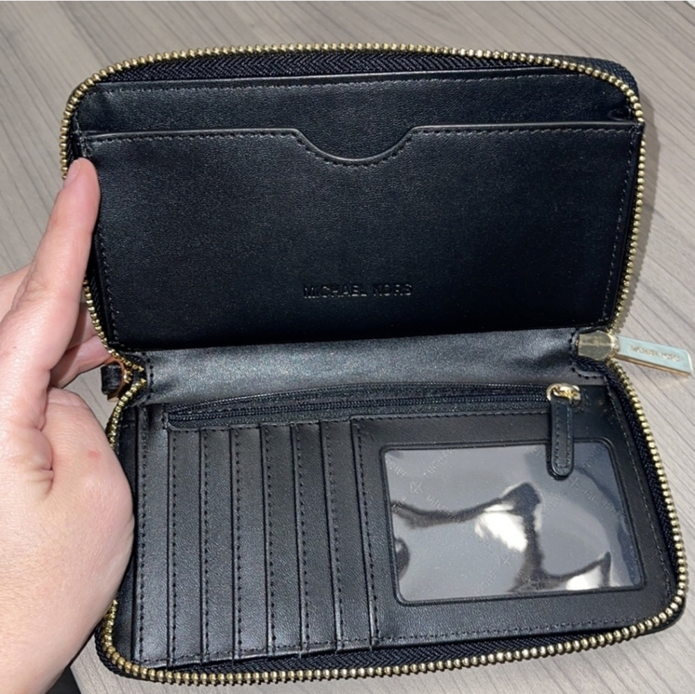 Michael Kors Zip Around Black Wallet  EUC - Picture 2 of 5
